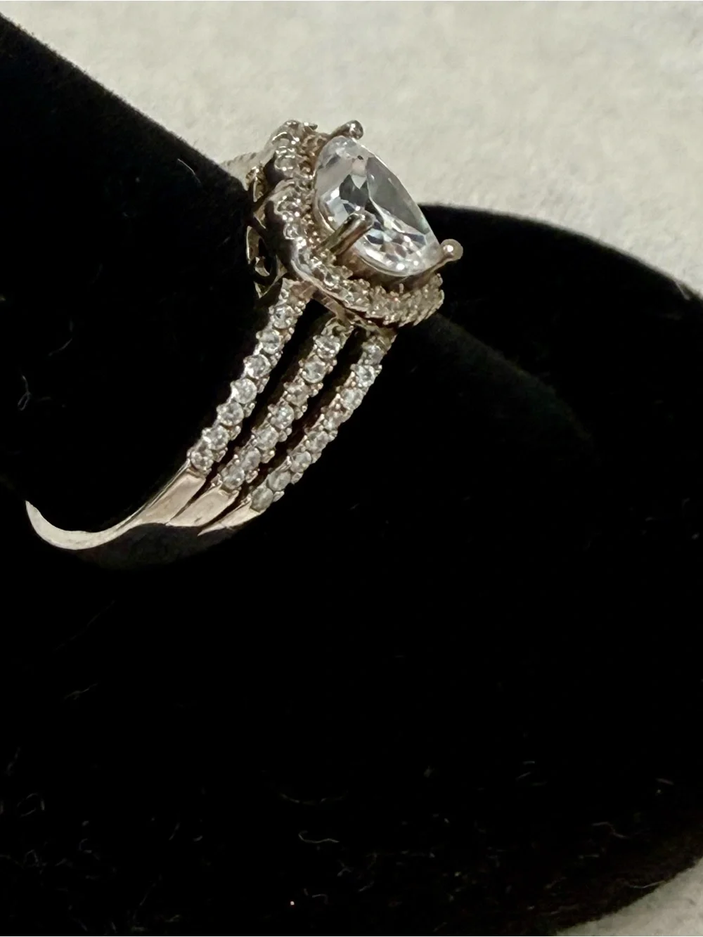 🌸JTV37 - Heart Halo Split-Shank Solitaire Sterling Silver Ring. 3.71 CTW💎🌸